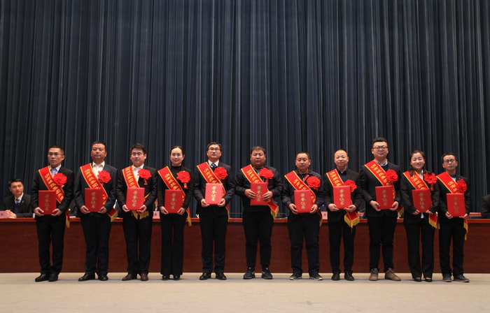 8先进个人00.jpg